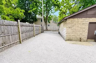 2219 W Broad St, Columbus, OH 43223 - Photo 12