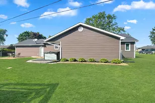 1552 Grimes Cir, Urbana, OH 43078 - Photo 10