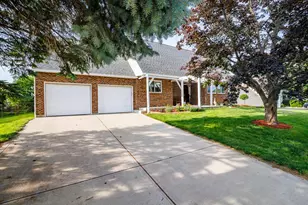 6378 Youngland Dr, Columbus, OH 43228 - Photo 2