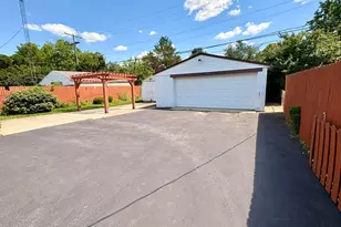 3321 Eakin Rd, Columbus, OH 43204 - Photo 4