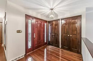 2060 MacKenzie Dr, Columbus, OH 43220 - Photo 4