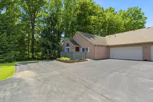6069 Blendon Chase Dr, Westerville, OH 43081 - Photo 2