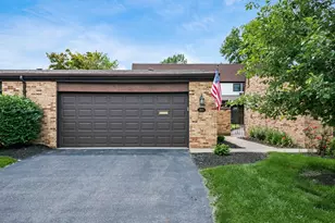 4573 Arlingate Dr W, Columbus, OH 43220 - Photo 2