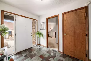4573 Arlingate Dr W, Columbus, OH 43220 - Photo 8