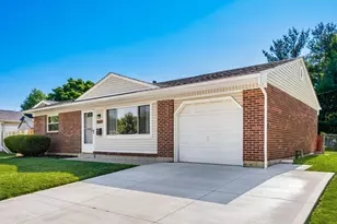 5467 Roche Dr, Columbus, OH 43229 - Photo 2