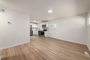 2345 Century Dr, Columbus, OH 43211 - Photo 4