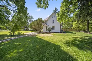 325 W William St, Delaware, OH 43015 - Photo 2