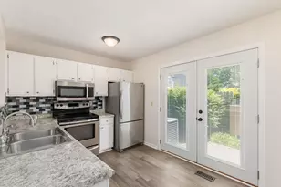 916 Worthington Woods Blvd, Columbus, OH 43085 - Photo 10