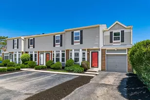 916 Worthington Woods Blvd, Columbus, OH 43085 - Photo 2