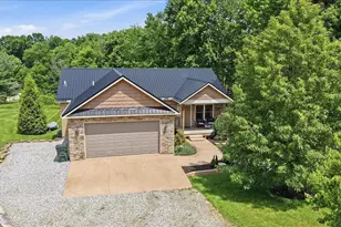 691 Greenbriar Cir, Howard, OH 43028 - Photo 2