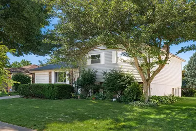 2076 Queensbridge Drive, Columbus, OH 43235 - Photo 2