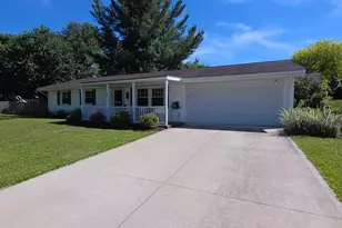 21 Sussex Ct W, Lexington, OH 44904 - Photo 2