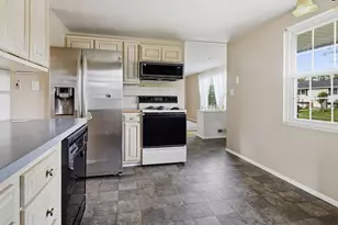 6493 Dobson Square E, Columbus, OH 43229 - Photo 14