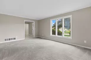 2069 Walnut Hill Park Dr, Columbus, OH 43232 - Photo 18