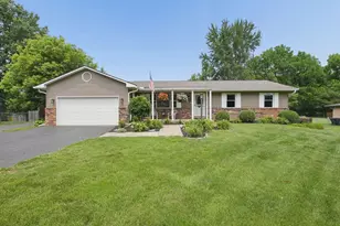 214 Greenbrier Rd, Sunbury, OH 43074 - Photo 1