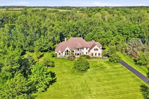 320 Edgington Dr, Plain City, OH 43064 - Photo 2