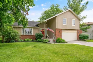 1870 Hickory Hill Dr, Columbus, OH 43228 - Photo 2