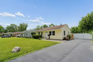 263 Carilla Ln, Columbus, OH 43228 - Photo 2