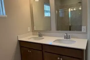 1560 Ebbets Ct, Columbus, OH 43228 - Photo 8