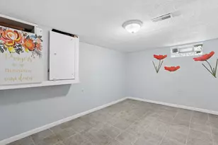 1010 Rose Pl, Columbus, OH 43227 - Photo 24