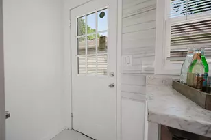 964 E 18th Ave, Columbus, OH 43211 - Photo 14