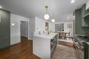 2424 Beverly Pl, Columbus, OH 43209 - Photo 8