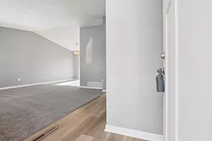 1300 Laurel Green Pl, Galloway, OH 43119 - Photo 4