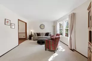 3858 Cypress Creek Dr, Columbus, OH 43228 - Photo 6