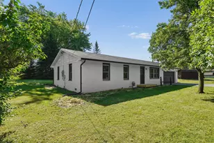 2055 Cherokee Dr, London, OH 43140 - Photo 2