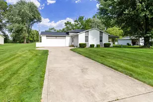 56 Arbor Ln SW, Pataskala, OH 43062 - Photo 2
