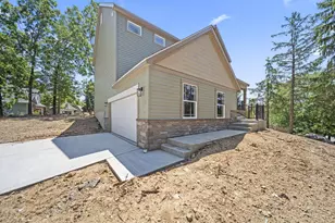 1800 Whispering Pines Ln, Bellefontaine, OH 43311 - Photo 2
