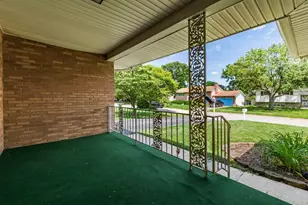 1417 Devonhurst Dr, Columbus, OH 43232 - Photo 2