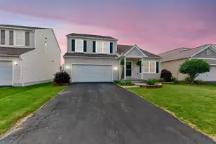807 Holly Farms Dr, Blacklick, OH 43004 - Photo 2