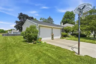 4913 Pear Tree Ct, Columbus, OH 43230 - Photo 2