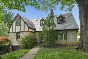 2050 Upper Chelsea Rd, Columbus, OH 43221 - Photo 4