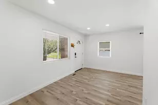 1558 Forest St, Columbus, OH 43206 - Photo 4