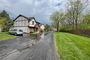 5680 Jousting Ln, Columbus, OH 43231 - Photo 6