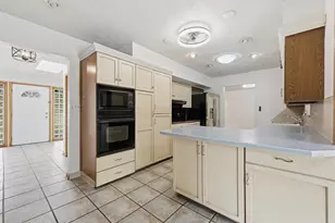 2690 Burnaby Dr, Columbus, OH 43209 - Photo 12