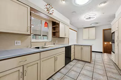 2690 Burnaby Drive, Columbus, OH 43209 - Photo 8