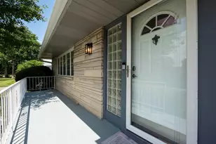 2690 Burnaby Dr, Columbus, OH 43209 - Photo 2