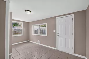 2663 Azelda St, Columbus, OH 43211 - Photo 18
