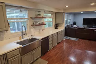 3888 Thoroughbred Ct, Columbus, OH 43221 - Photo 2