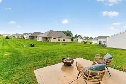 327 Mannaseh Drive W, Granville, OH 43023 - Photo 2