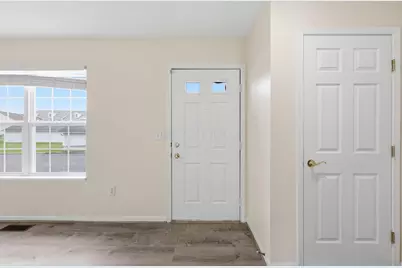1075 Shady Lake Drive, Columbus, OH 43228 - Photo 4
