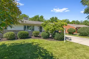 3183 Lotz Dr, Grove City, OH 43123 - Photo 2