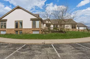 453 Waterbury Ct, Columbus, OH 43230 - Photo 1