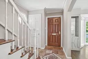 2724 Sherwood Rd, Columbus, OH 43209 - Photo 4