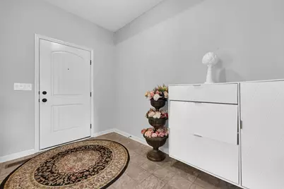 5620 Carlisle Drive, Grove City, OH 43123 - Photo 6