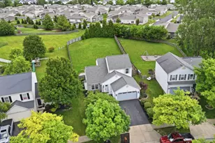 70 Lantern Chase Dr, Delaware, OH 43015 - Photo 2