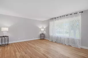 2547 McCutcheon Rd, Columbus, OH 43219 - Photo 4
